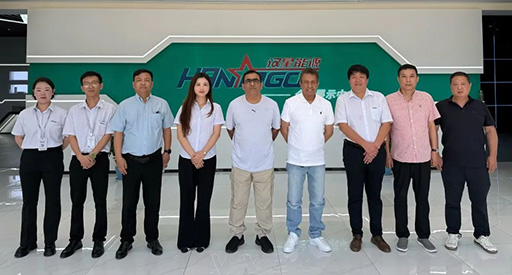 Comunicación transfronteriza | Clientes de Dubái visitaron Hanxing Energy para realizar inspecciones e intercambios exhaustivos, y debatieron sobre la cooperación en materia de almacenamiento de energía.